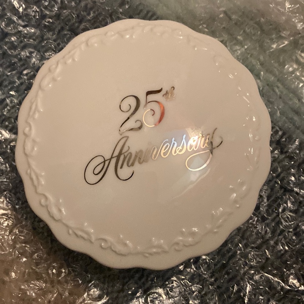 25th anniversary music box